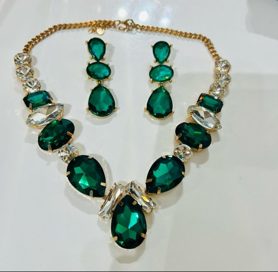 Elegant necklace set