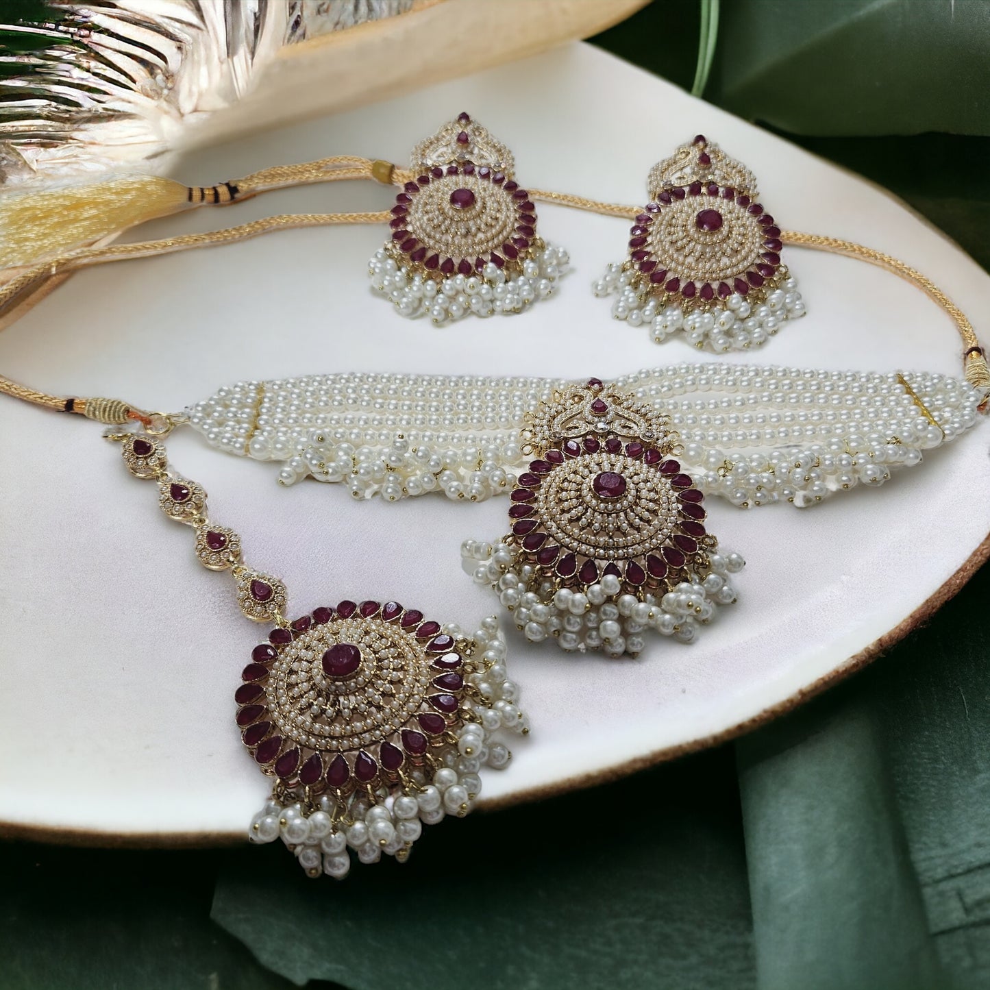 Layla necklace set comes with tikka and earrings