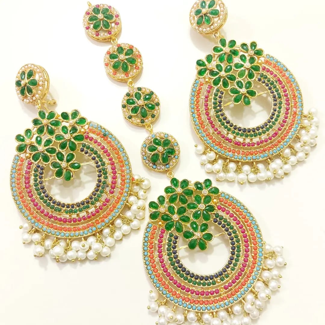 Stunning Jhumka Earrings with Maang Tikka: Perfect Bridal Accessory Set"
