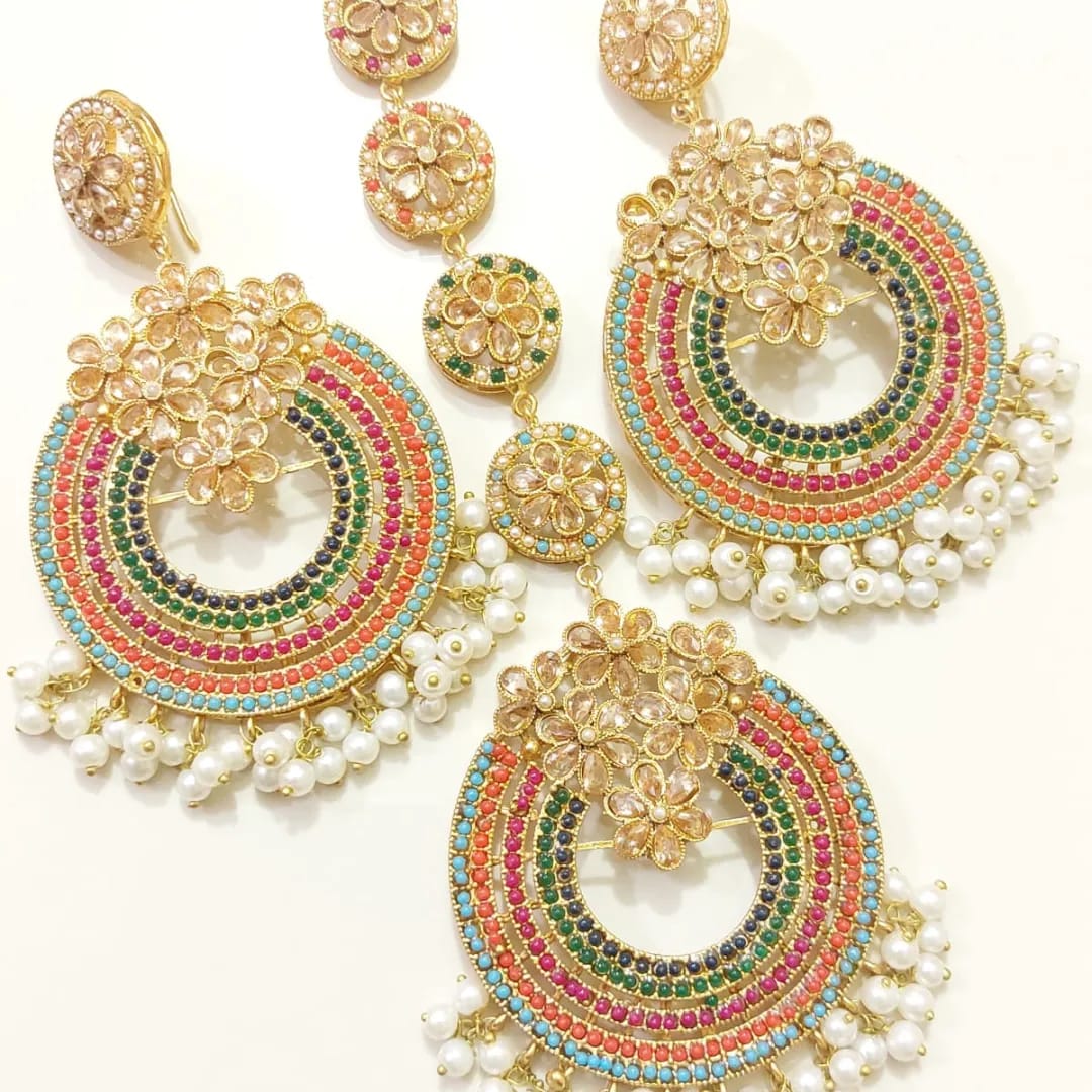Stunning Jhumka Earrings with Maang Tikka: Perfect Bridal Accessory Set"